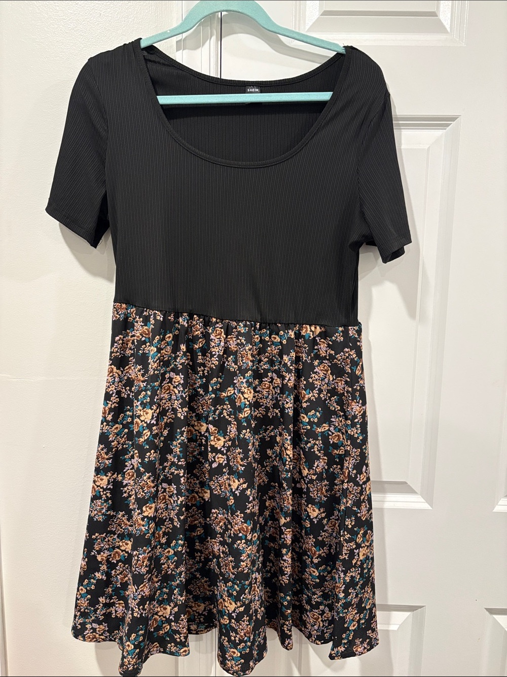 Black Floral A-Line Short Sleeve Dress